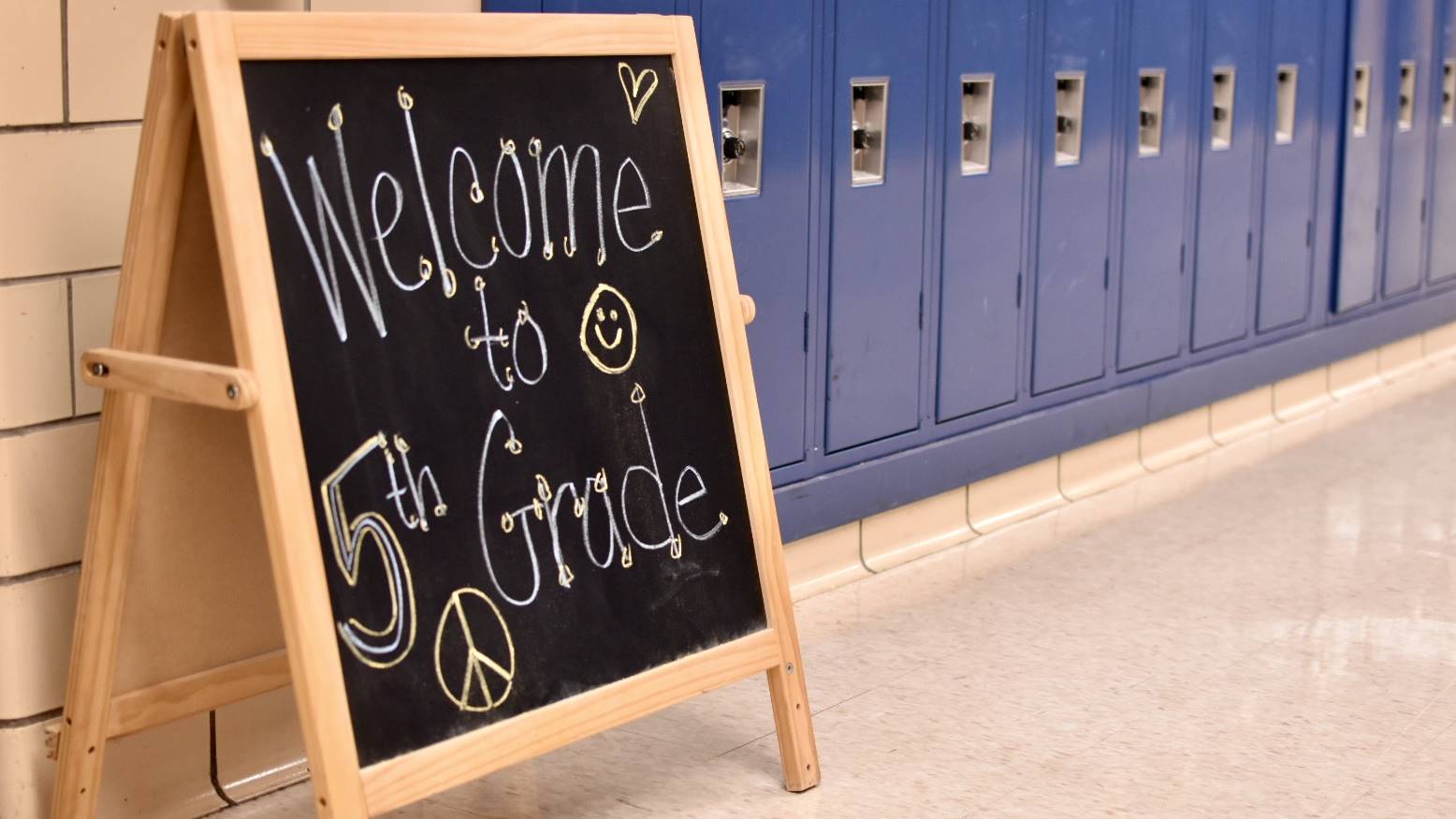 Sign in hallway that says "Welcome to 5th Grade"